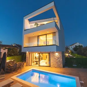  Villa Luxury Favela With Heated Pool