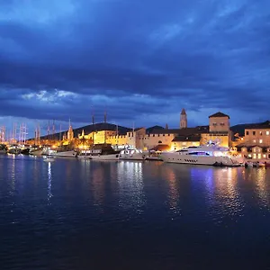 Macola Trogir